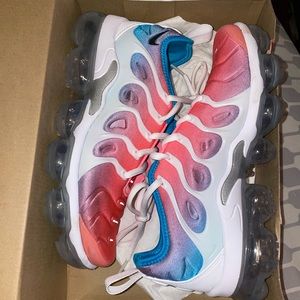 Women’s multicolored vapor max plus